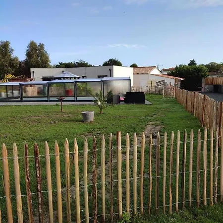 Colonids 1 Apartment