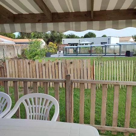 Colonids 1 Apartment